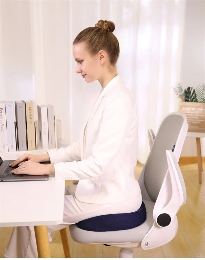ErgoComfort™ Lonkkatukea Antava Tyyny – Pehmeä memory foam -istuintyyny pitkään istumiseen