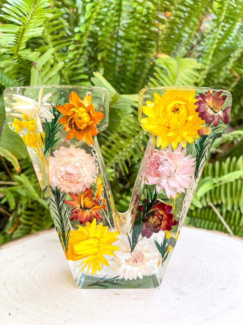 Floral Resin Night Light™ – Henkilökohtainen LED-kirjainvalo aidoilla kuivatuilla kukilla