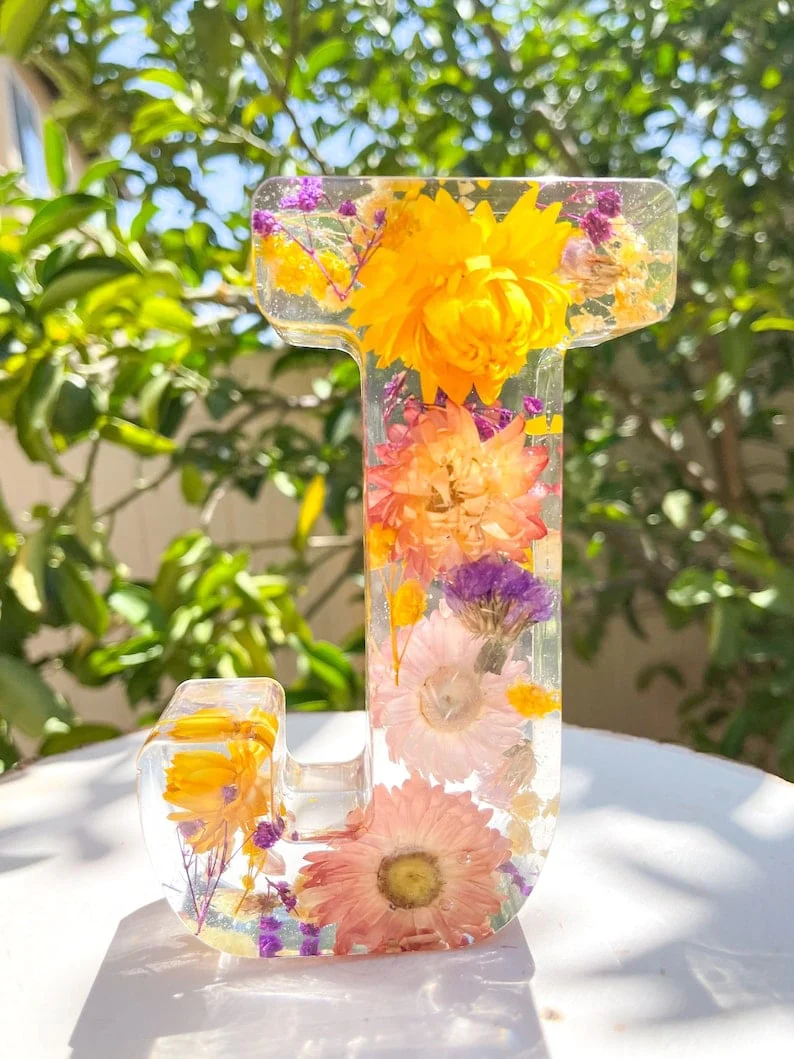 Floral Resin Night Light™ – Henkilökohtainen LED-kirjainvalo aidoilla kuivatuilla kukilla
