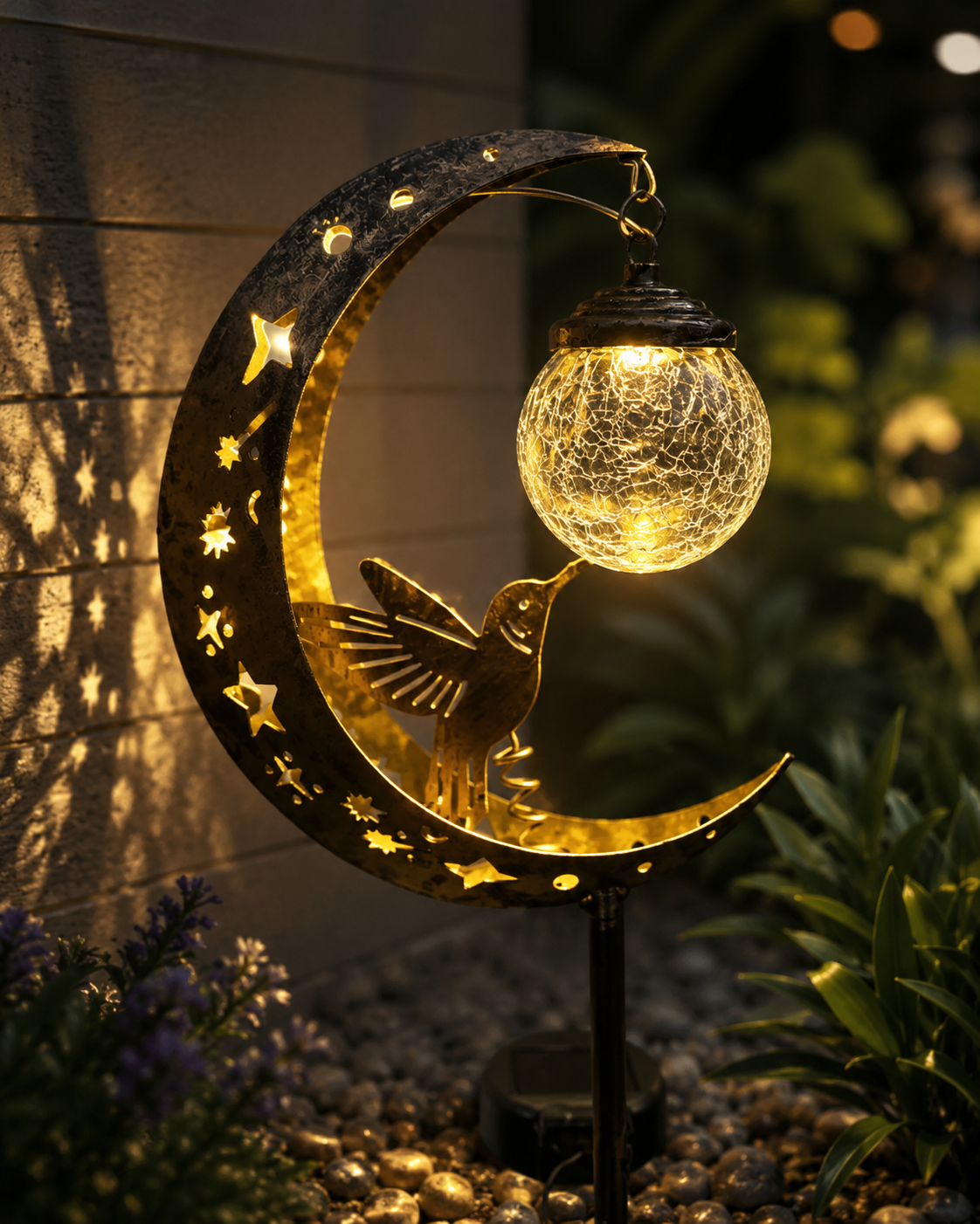 Moonlit Perch – Aurinkoenergialla toimiva puutarhavalaisin