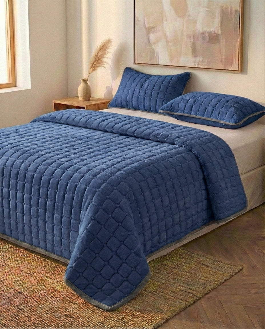 Tilkkutäkki Fleece | Pehmeä Neliötekstuurinen Sängynpeite