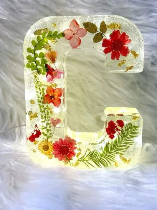 Floral Resin Night Light™ – Henkilökohtainen LED-kirjainvalo aidoilla kuivatuilla kukilla