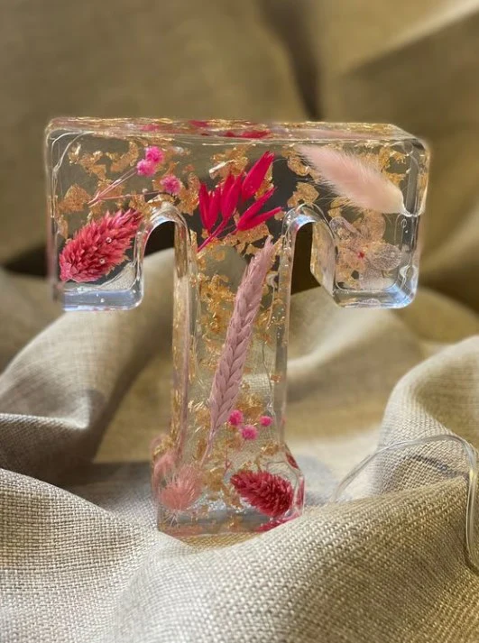 Floral Resin Night Light™ – Henkilökohtainen LED-kirjainvalo aidoilla kuivatuilla kukilla