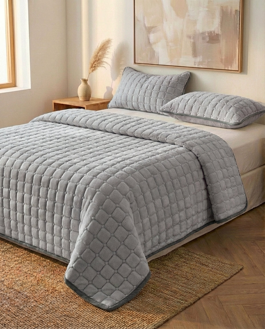 Tilkkutäkki Fleece | Pehmeä Neliötekstuurinen Sängynpeite