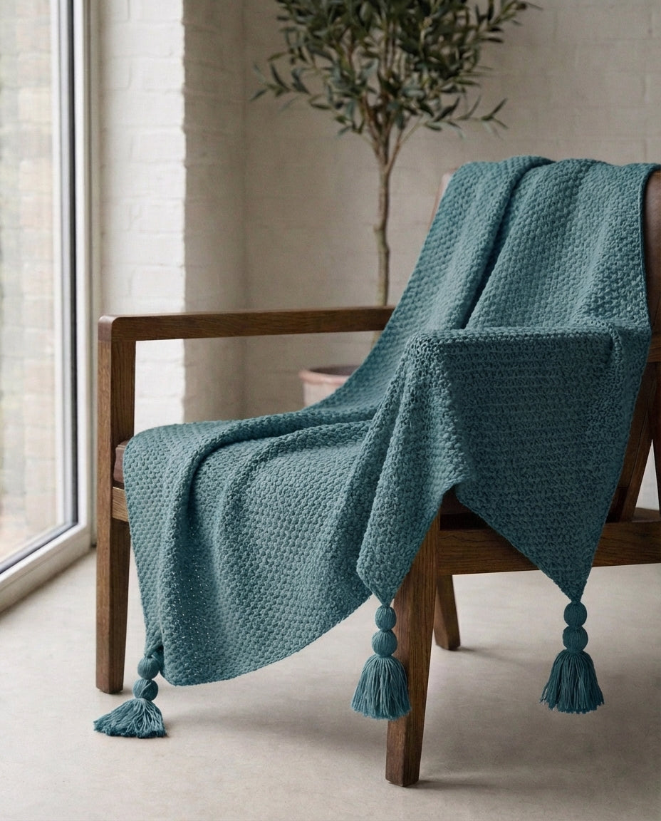 Villainen neulehuopa tupsuin | Nordic Warmth