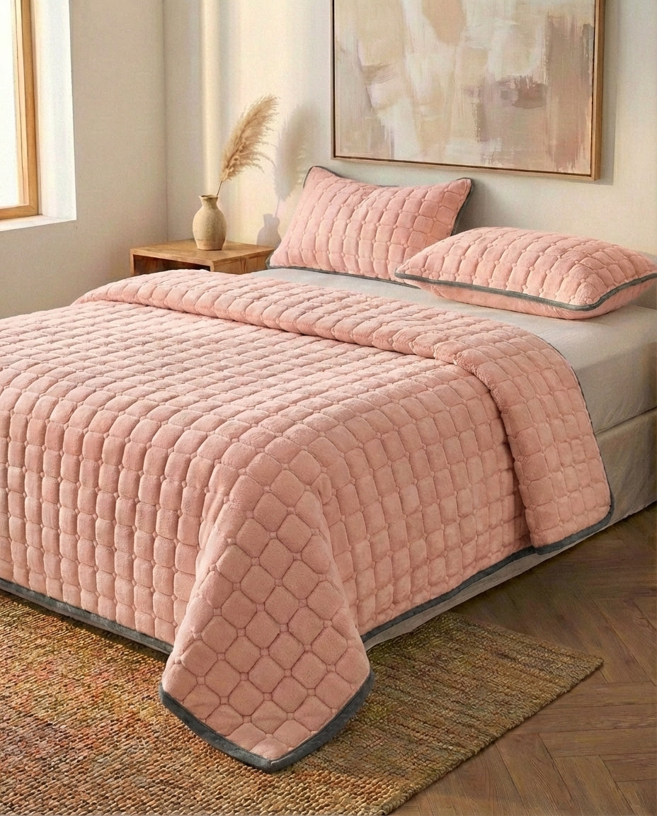 Tilkkutäkki Fleece | Pehmeä Neliötekstuurinen Sängynpeite