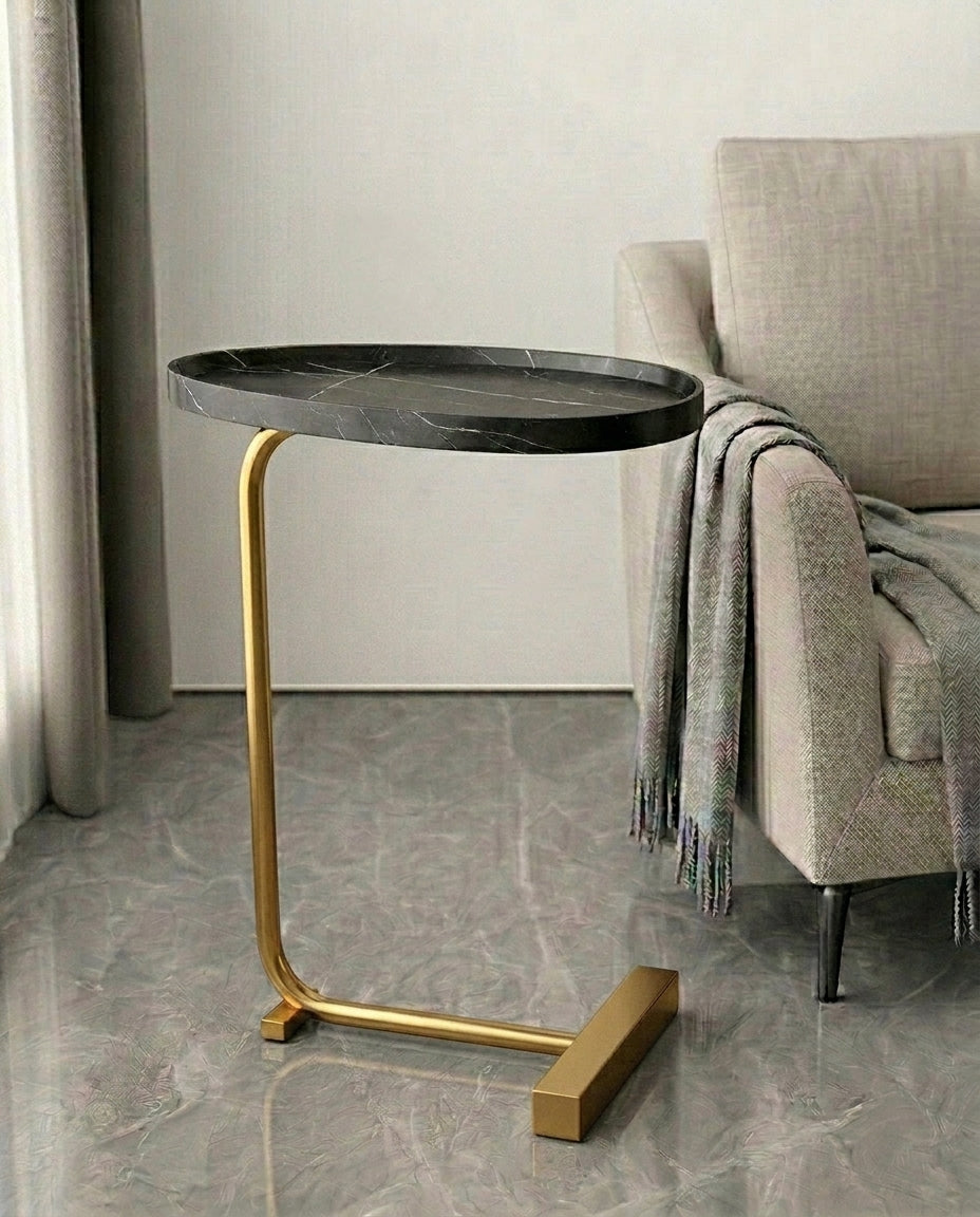 Kompakti sivupöytä olohuoneeseen | Slimline Arc