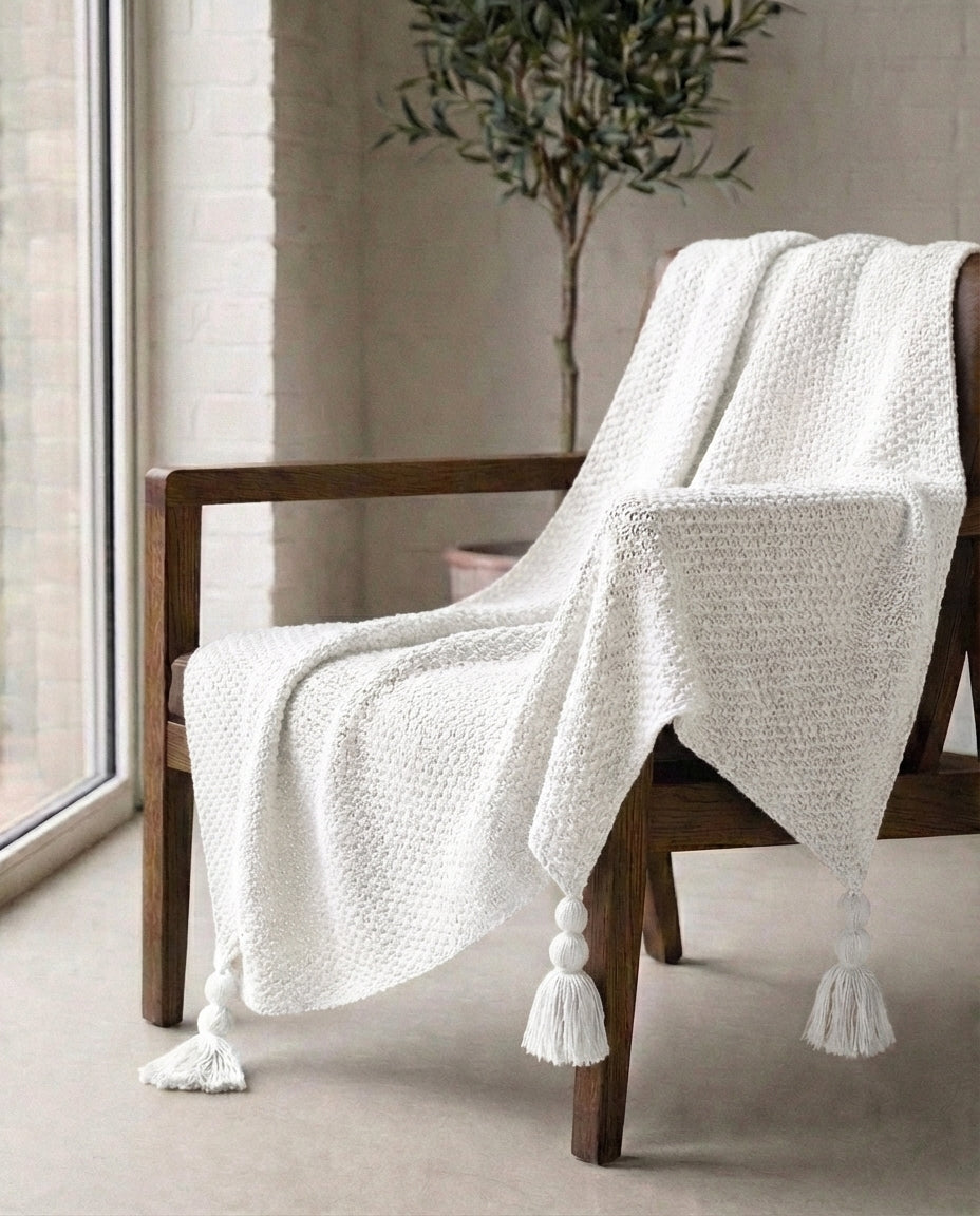 Villainen neulehuopa tupsuin | Nordic Warmth