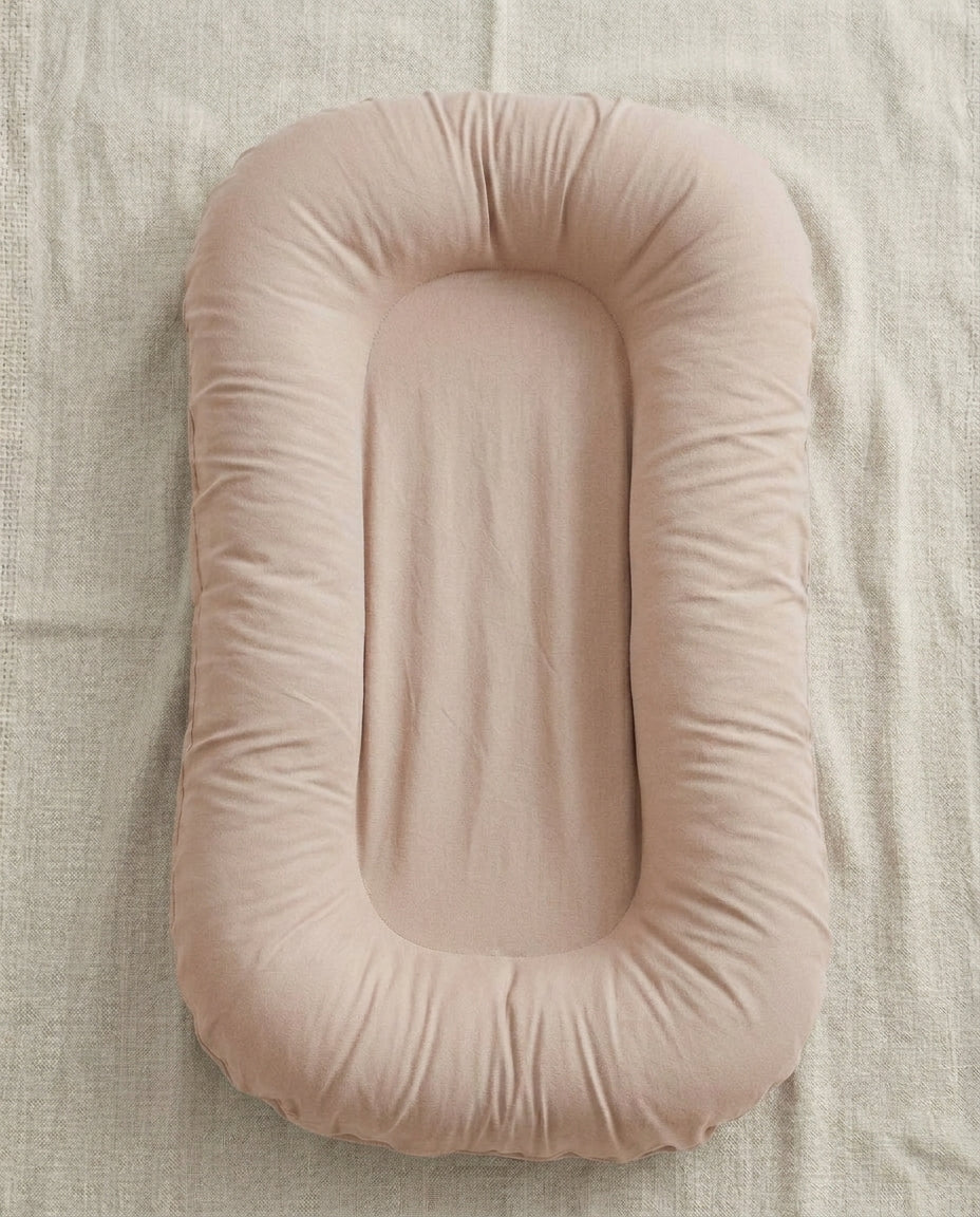 Vauvan pesä – ergonominen vastasyntyneelle